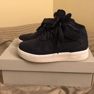 Nike Air Force 1 mid big kids size 4Y